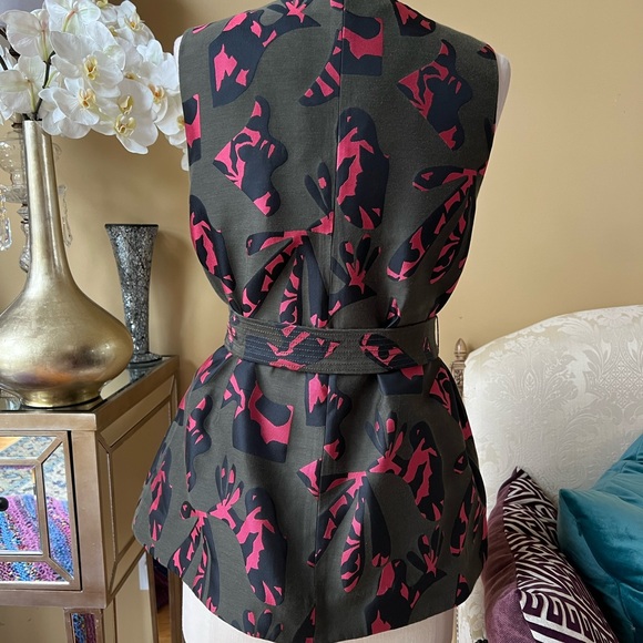 BANANA REPUBLIC peplum top with belt. - Picture 3 of 7